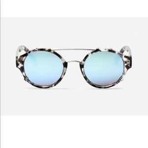 Authentic Quay “it’s a sin” sunglasses